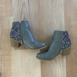 Women’s Gray Boots
